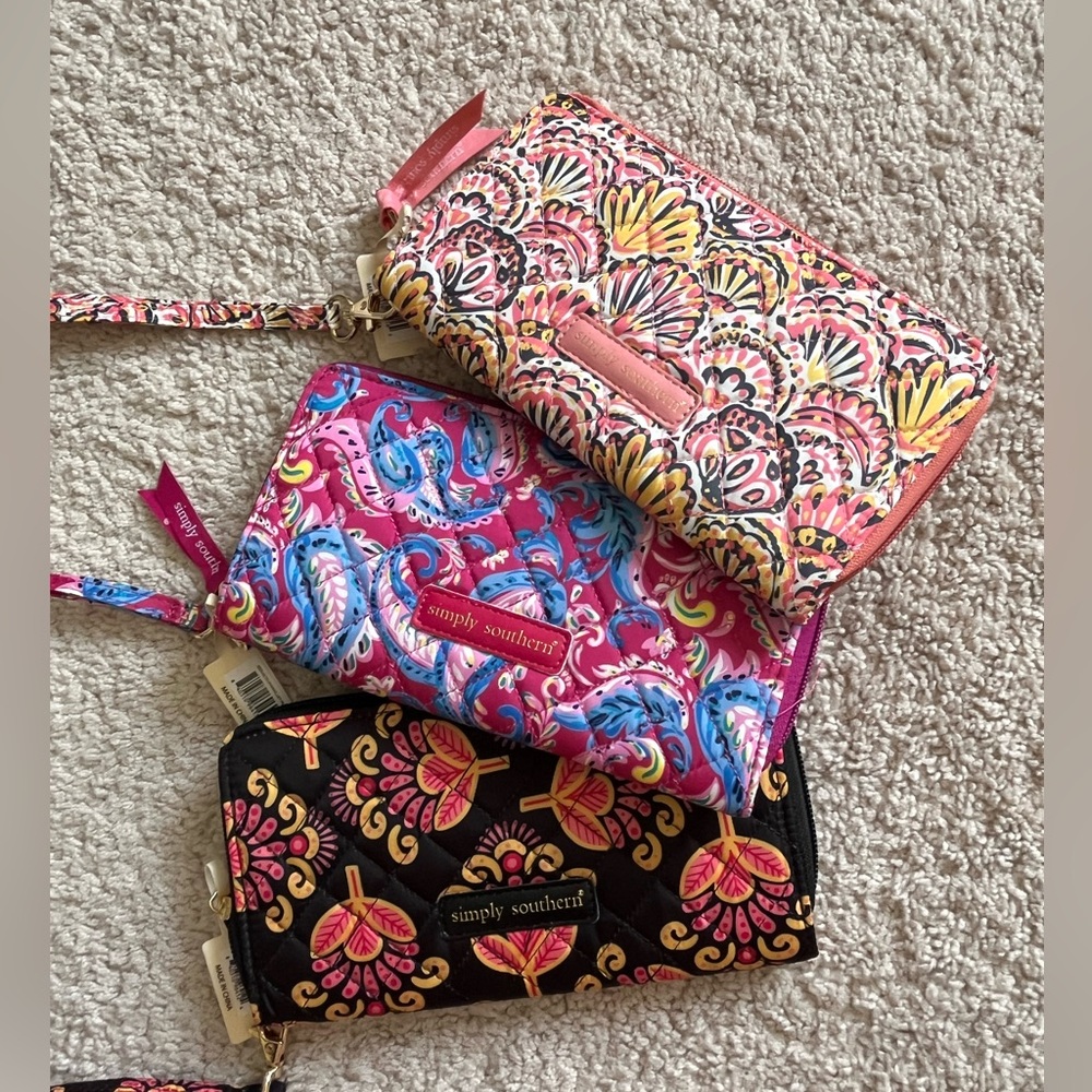 NWT Simply Southern Nylon Quilted Floral Wallet With Wristlet Strap - Black - Picture 7 of 7